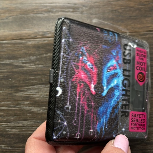 Smokezilla USB Cigarette light/case,push/slide 4 hot coil, “Wolf” logo - Picture 4 of 7